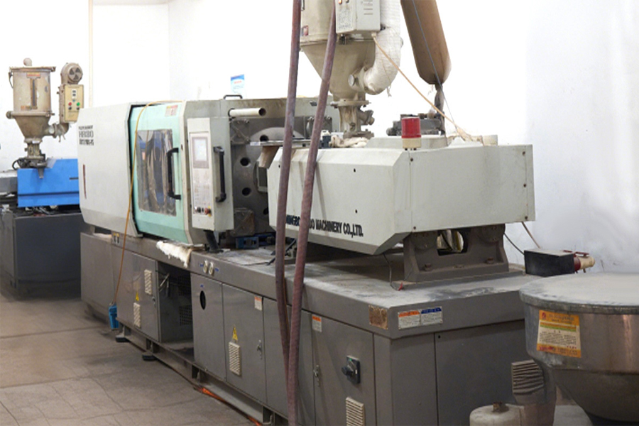 Machine à moulage par injection